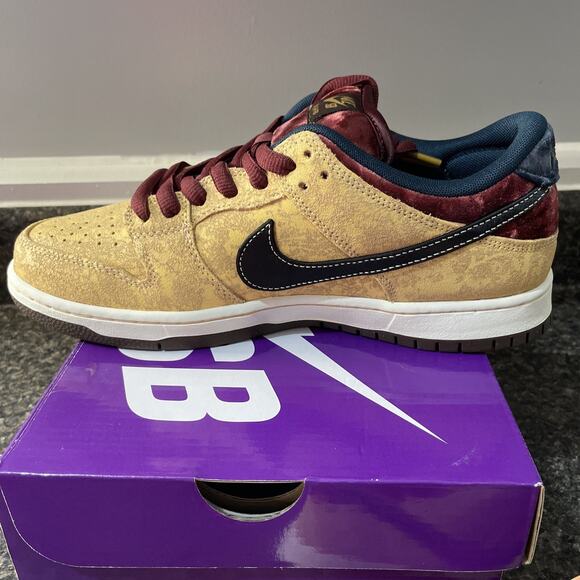 NIKE SB DUNK LOW PRO Size Men’s‎ 9 Womens 10.5 Celestial Gold Black Burgandy